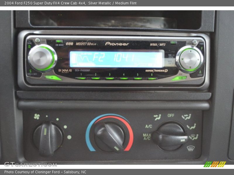 Silver Metallic / Medium Flint 2004 Ford F250 Super Duty FX4 Crew Cab 4x4