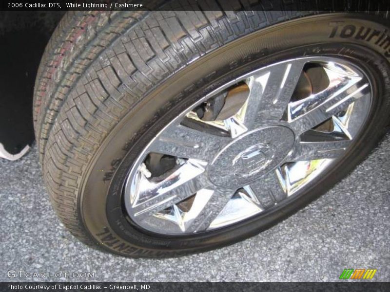 White Lightning / Cashmere 2006 Cadillac DTS