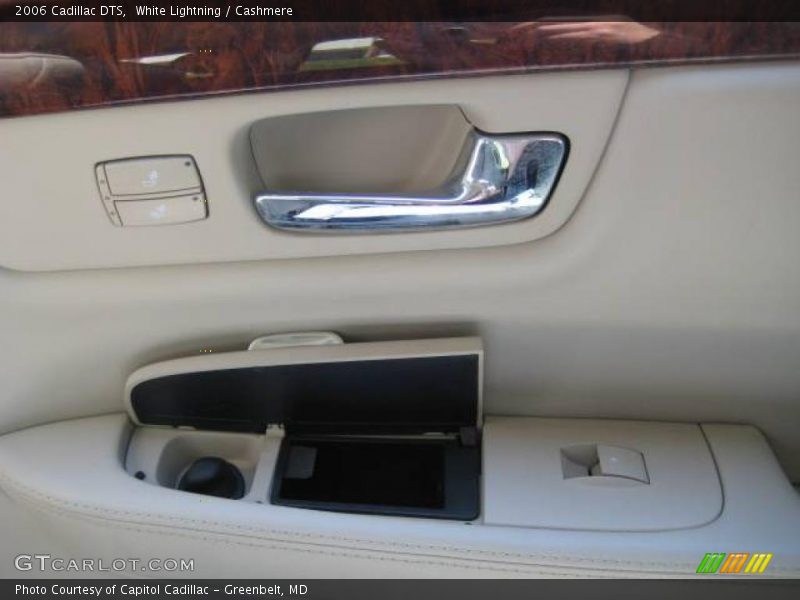 White Lightning / Cashmere 2006 Cadillac DTS