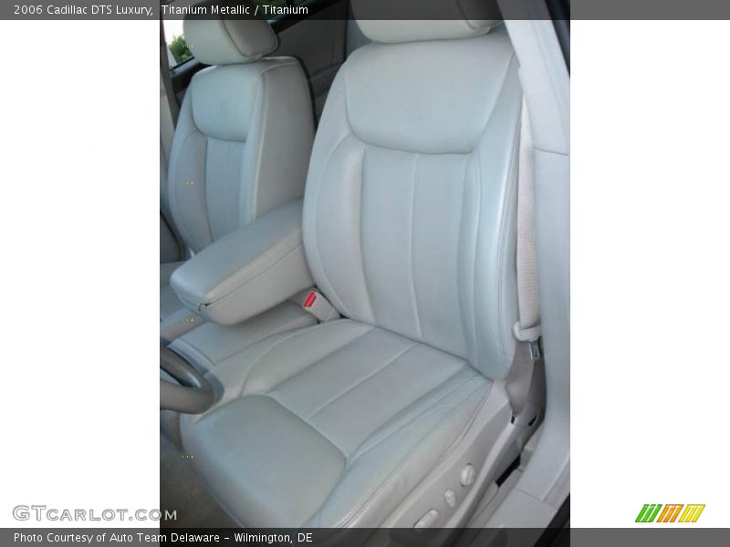 Titanium Metallic / Titanium 2006 Cadillac DTS Luxury