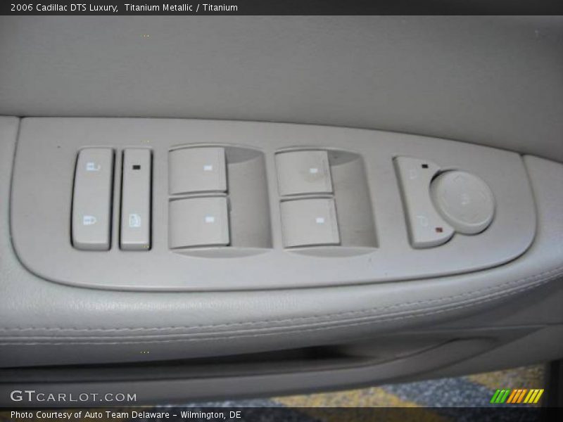 Titanium Metallic / Titanium 2006 Cadillac DTS Luxury
