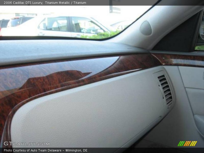Titanium Metallic / Titanium 2006 Cadillac DTS Luxury