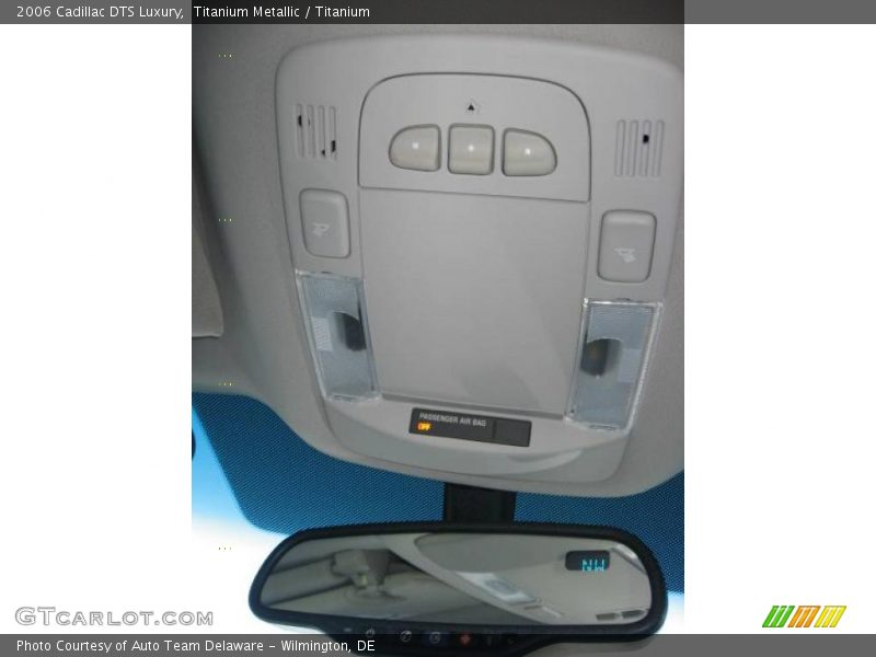 Titanium Metallic / Titanium 2006 Cadillac DTS Luxury
