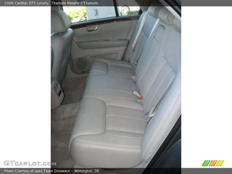Titanium Metallic / Titanium 2006 Cadillac DTS Luxury