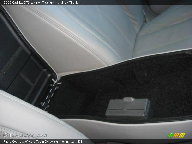 Titanium Metallic / Titanium 2006 Cadillac DTS Luxury