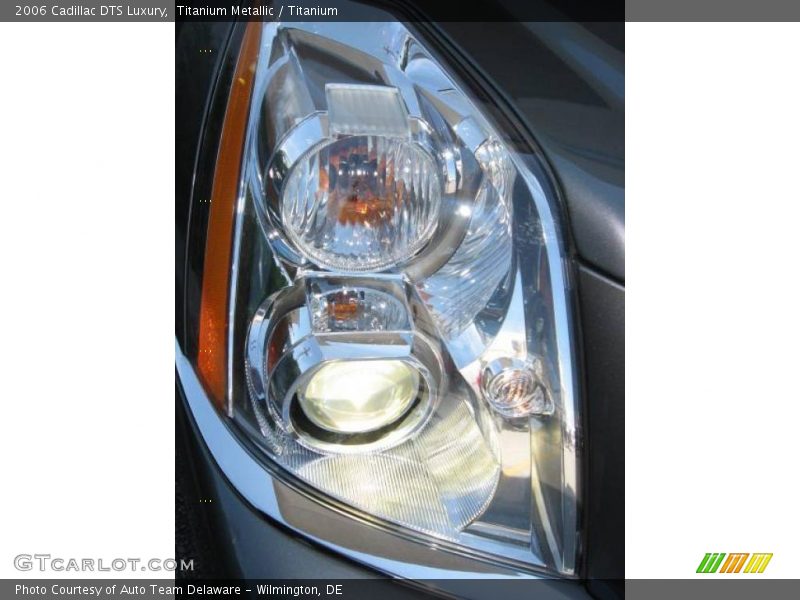 Titanium Metallic / Titanium 2006 Cadillac DTS Luxury