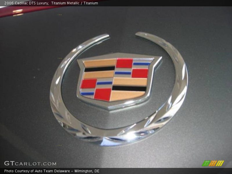 Titanium Metallic / Titanium 2006 Cadillac DTS Luxury
