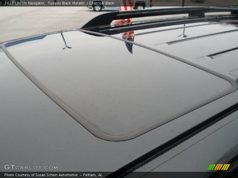 Tuxedo Black Metallic / Charcoal Black 2010 Lincoln Navigator