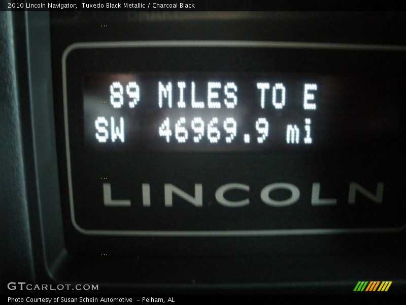 Tuxedo Black Metallic / Charcoal Black 2010 Lincoln Navigator