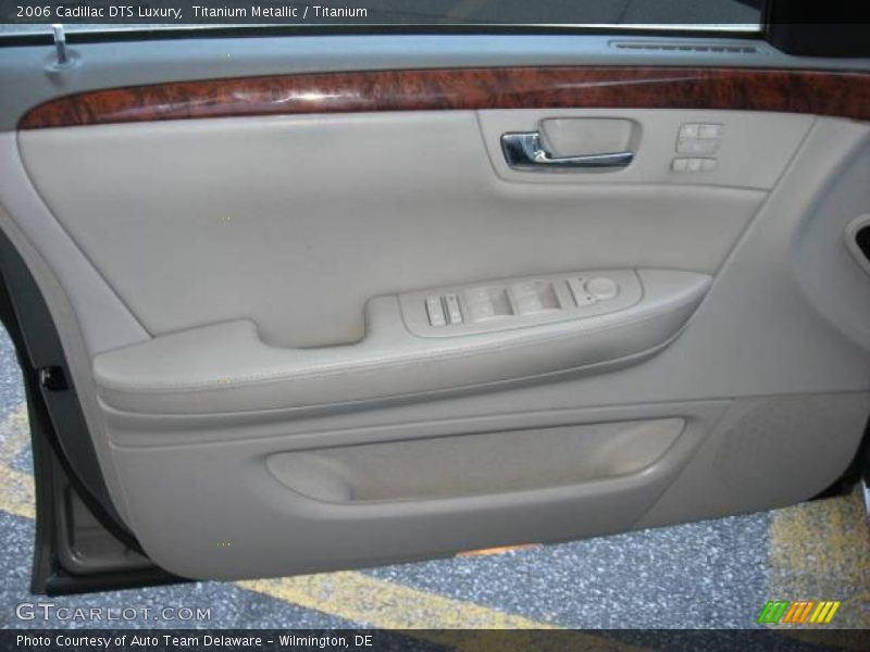 Titanium Metallic / Titanium 2006 Cadillac DTS Luxury