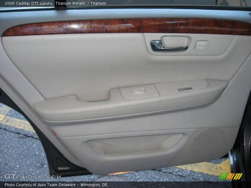 Titanium Metallic / Titanium 2006 Cadillac DTS Luxury