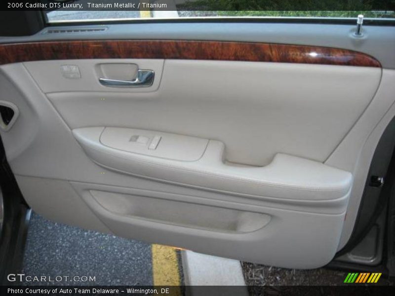 Titanium Metallic / Titanium 2006 Cadillac DTS Luxury