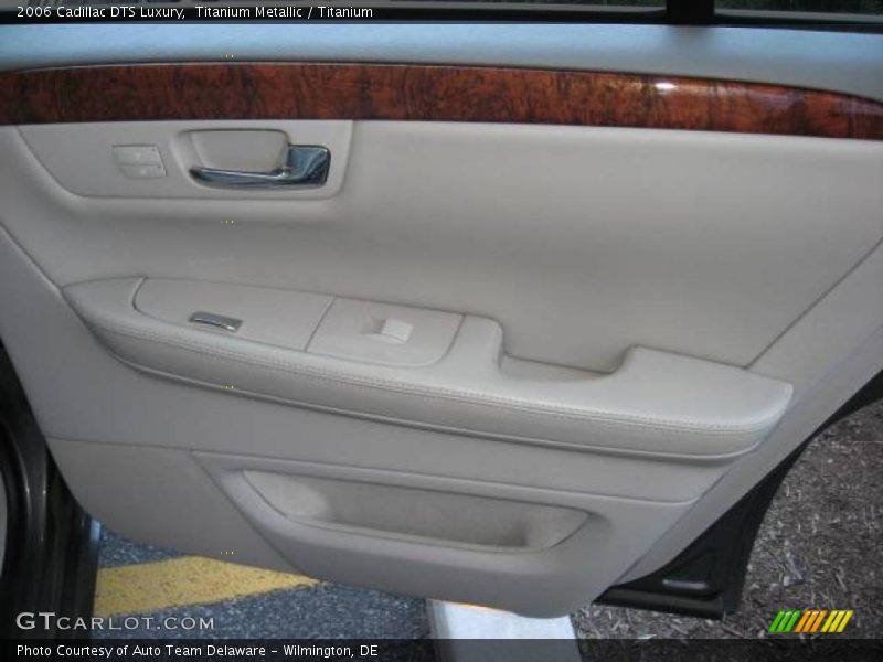 Titanium Metallic / Titanium 2006 Cadillac DTS Luxury