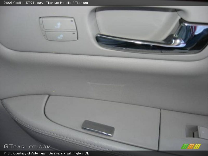 Titanium Metallic / Titanium 2006 Cadillac DTS Luxury