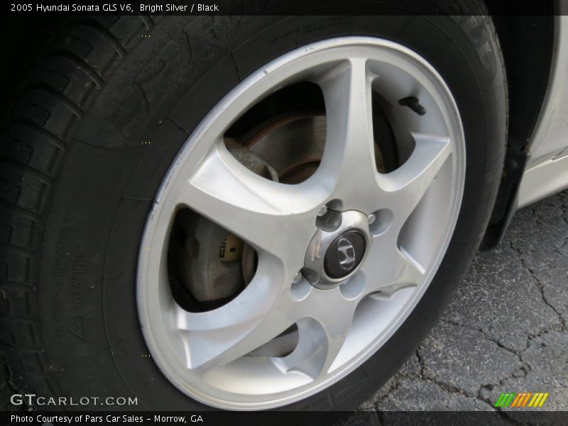 Bright Silver / Black 2005 Hyundai Sonata GLS V6