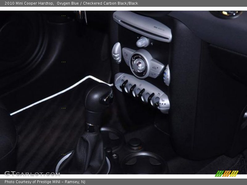 Oxygen Blue / Checkered Carbon Black/Black 2010 Mini Cooper Hardtop