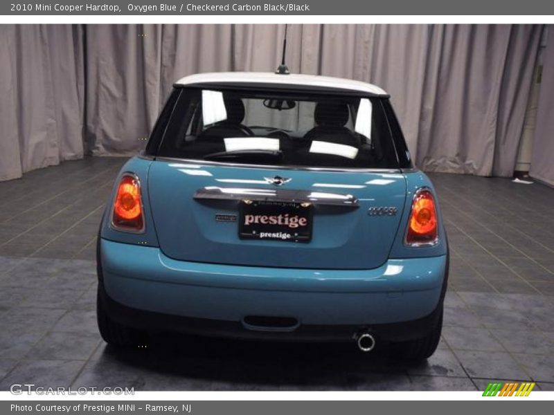Oxygen Blue / Checkered Carbon Black/Black 2010 Mini Cooper Hardtop