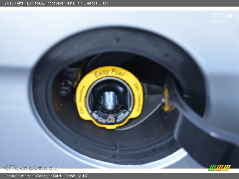 Ingot Silver Metallic / Charcoal Black 2013 Ford Taurus SEL
