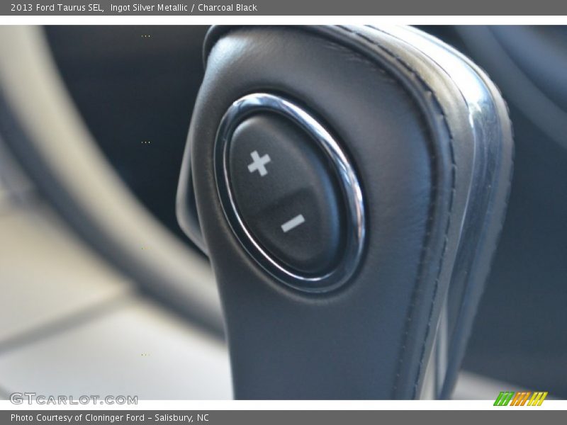Ingot Silver Metallic / Charcoal Black 2013 Ford Taurus SEL