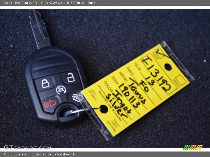 Ingot Silver Metallic / Charcoal Black 2013 Ford Taurus SEL