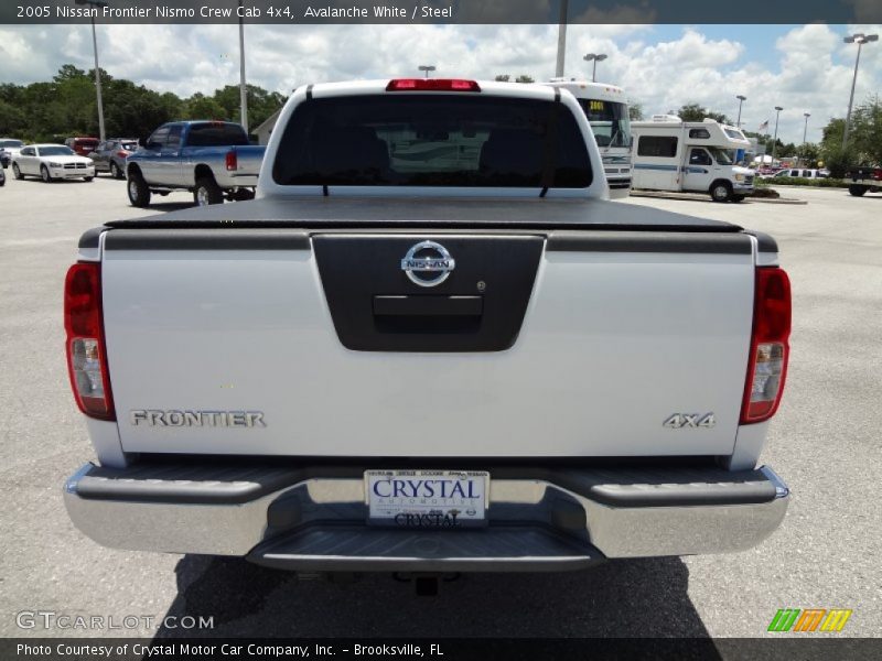 Avalanche White / Steel 2005 Nissan Frontier Nismo Crew Cab 4x4
