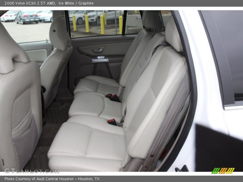 Ice White / Graphite 2006 Volvo XC90 2.5T AWD