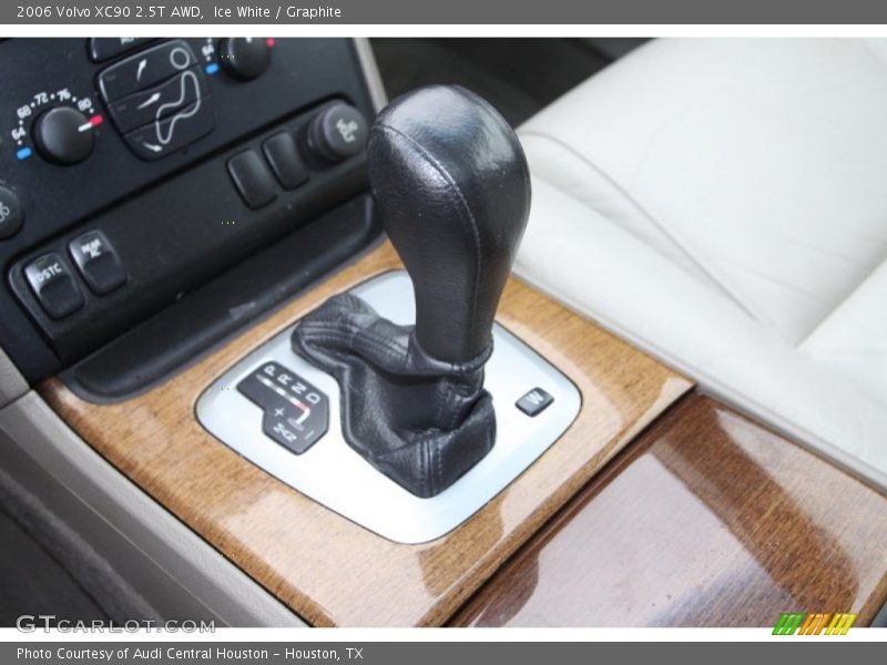 Ice White / Graphite 2006 Volvo XC90 2.5T AWD