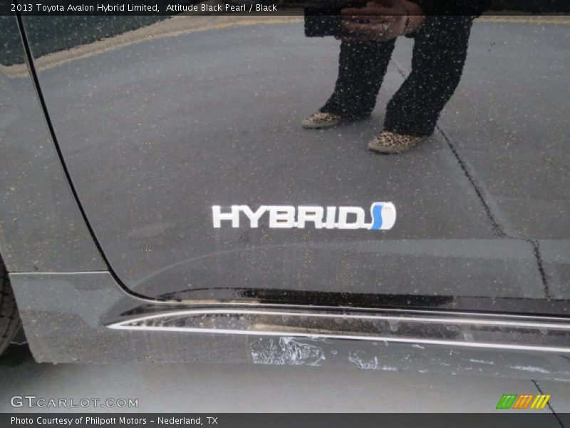 Attitude Black Pearl / Black 2013 Toyota Avalon Hybrid Limited