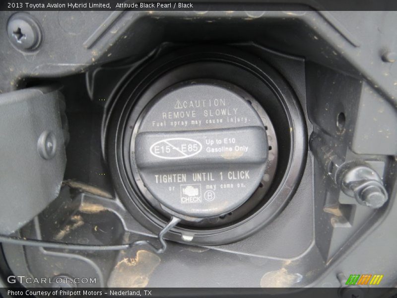 Attitude Black Pearl / Black 2013 Toyota Avalon Hybrid Limited
