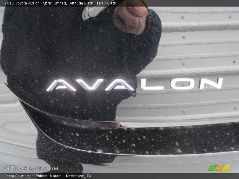 Attitude Black Pearl / Black 2013 Toyota Avalon Hybrid Limited