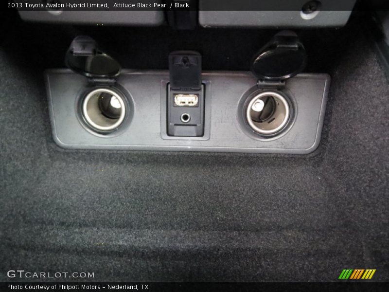 Attitude Black Pearl / Black 2013 Toyota Avalon Hybrid Limited