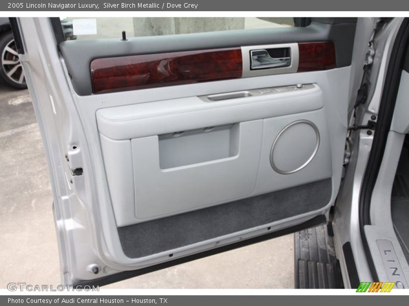 Silver Birch Metallic / Dove Grey 2005 Lincoln Navigator Luxury