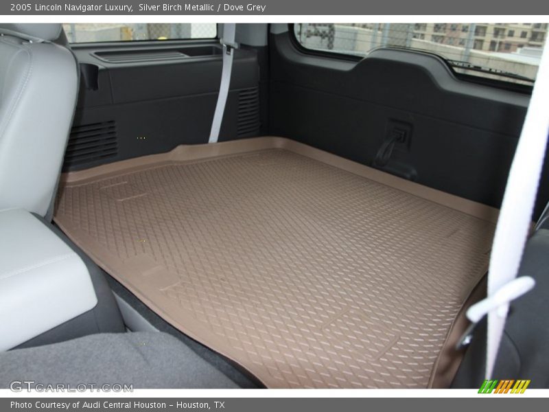 Silver Birch Metallic / Dove Grey 2005 Lincoln Navigator Luxury