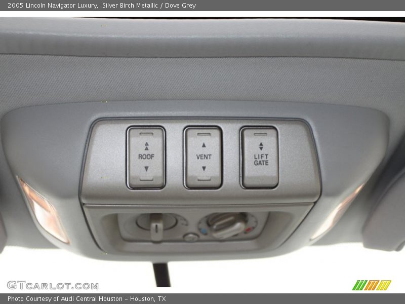Silver Birch Metallic / Dove Grey 2005 Lincoln Navigator Luxury