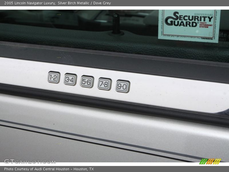 Silver Birch Metallic / Dove Grey 2005 Lincoln Navigator Luxury