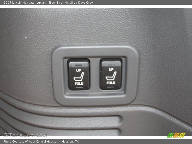 Silver Birch Metallic / Dove Grey 2005 Lincoln Navigator Luxury