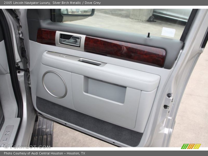 Silver Birch Metallic / Dove Grey 2005 Lincoln Navigator Luxury