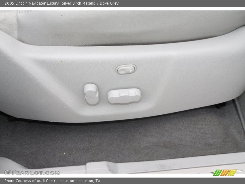 Silver Birch Metallic / Dove Grey 2005 Lincoln Navigator Luxury
