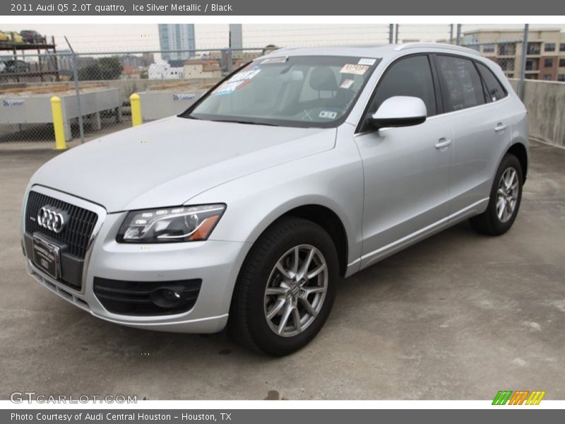 Front 3/4 View of 2011 Q5 2.0T quattro