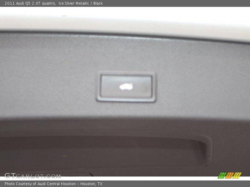 Ice Silver Metallic / Black 2011 Audi Q5 2.0T quattro