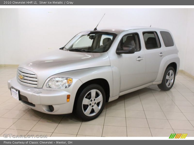 Front 3/4 View of 2010 HHR LS