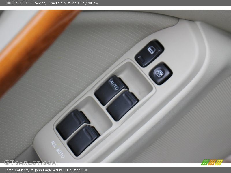 Controls of 2003 G 35 Sedan