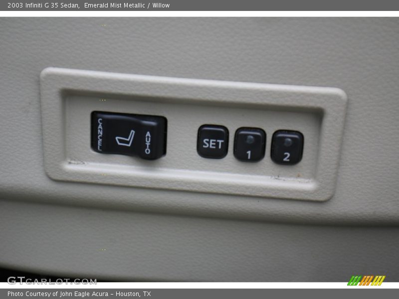 Controls of 2003 G 35 Sedan