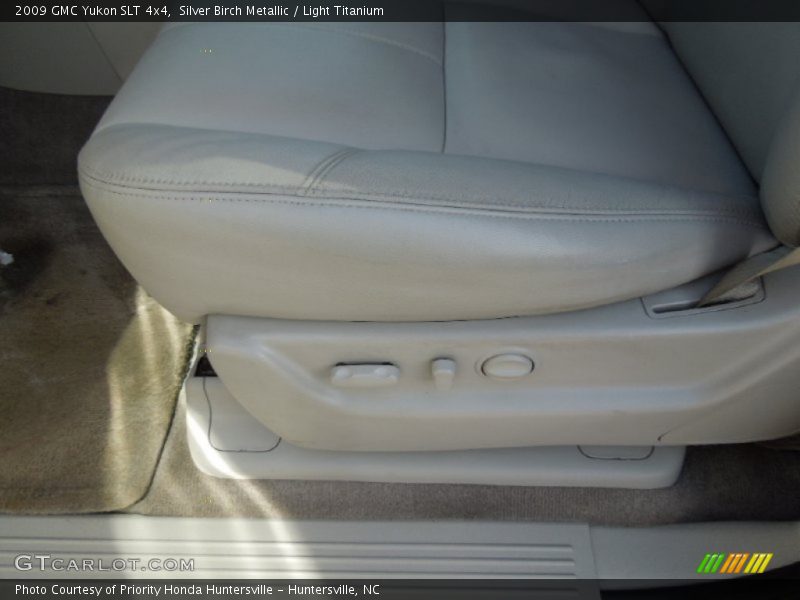 Silver Birch Metallic / Light Titanium 2009 GMC Yukon SLT 4x4