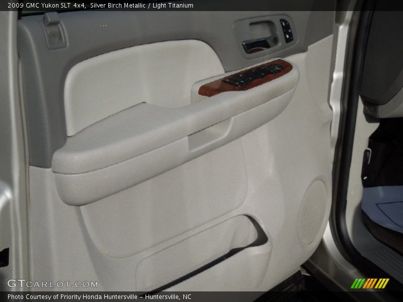 Silver Birch Metallic / Light Titanium 2009 GMC Yukon SLT 4x4