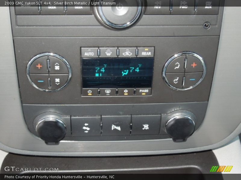 Silver Birch Metallic / Light Titanium 2009 GMC Yukon SLT 4x4