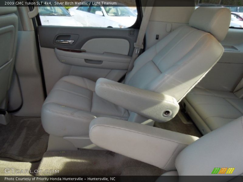 Silver Birch Metallic / Light Titanium 2009 GMC Yukon SLT 4x4