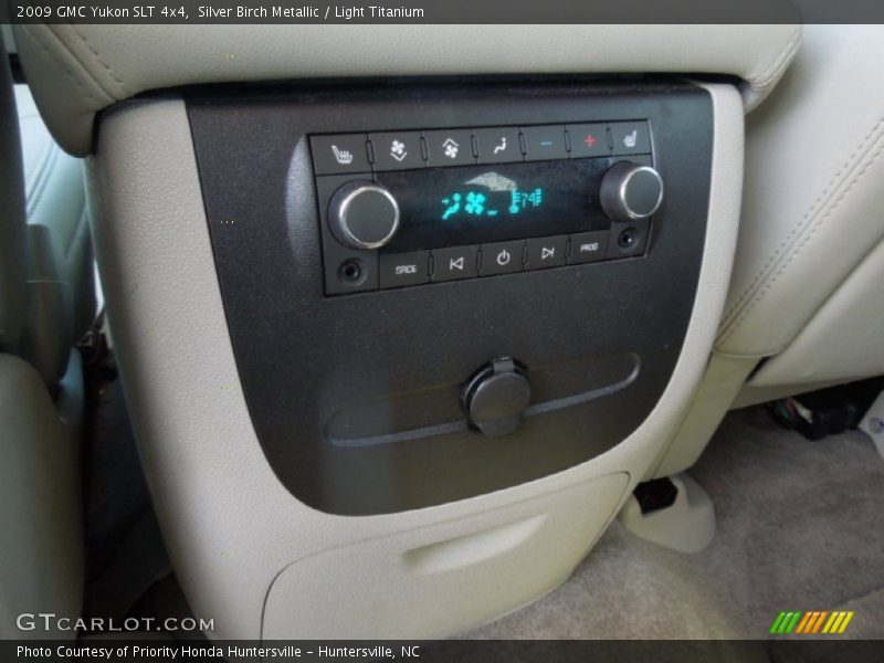 Silver Birch Metallic / Light Titanium 2009 GMC Yukon SLT 4x4