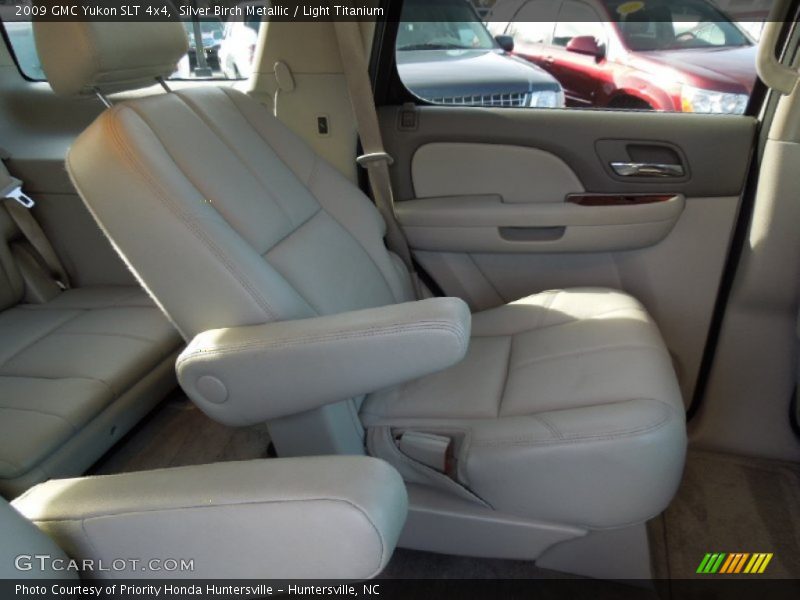 Silver Birch Metallic / Light Titanium 2009 GMC Yukon SLT 4x4