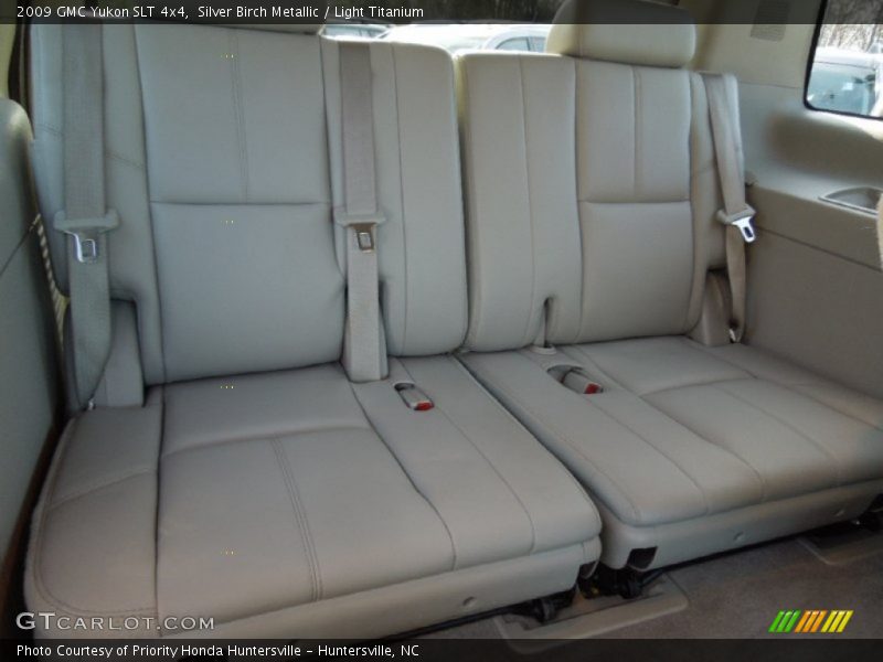 Silver Birch Metallic / Light Titanium 2009 GMC Yukon SLT 4x4